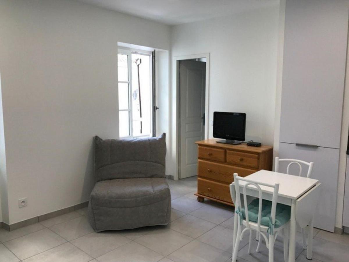 Studio Renove En Centre-Ville, Ideal Pour Des Vacances A Pied, Calme Et Confort, Classe 2 Etoiles. - Fr-1-4-512 Saint-Jean-de-Luz Exterior photo